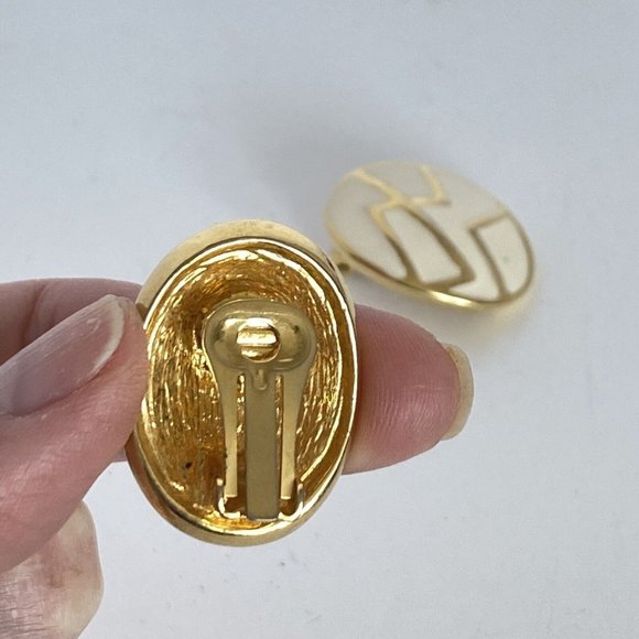 Vintage Cream Enamel Geometric Gold Tone Metal Clip On Earrings Retro 80s - Picture 7 of 9
